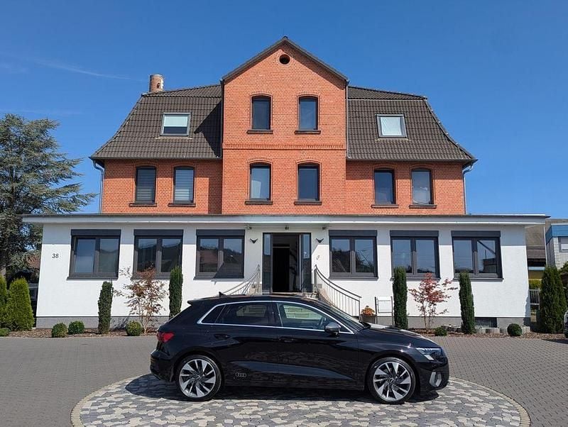 Schwarz Gebraucht 2021 Audi A3 Edition .1 Limousine | 20.950 € (Fairer Preis) - Bild 1/4