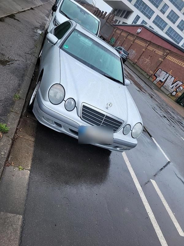 Gebraucht Mercedes E200 116 PS (85 kW) 2000 Grau Limousine