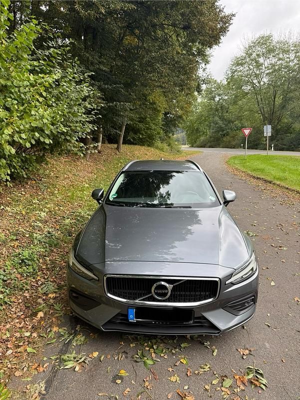 Gebraucht Volvo V60 Momentum 190 PS (139 kW) 2018 Kombi