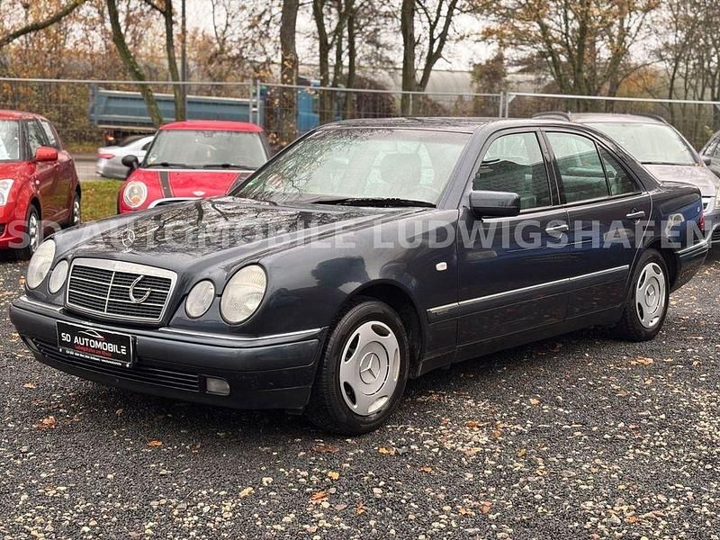 Blau Gebraucht 1998 Mercedes E200 Limousine | 2.999 € (Superpreis) - Bild 1/4