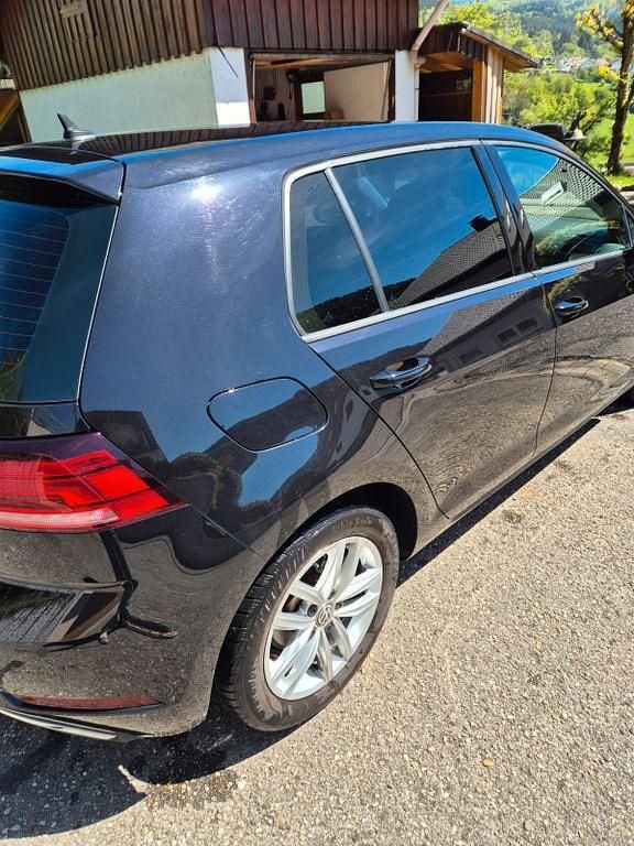 Gebraucht VW Golf VII Comfortline 110 PS (80 kW) 2017 Schwarz Kombi