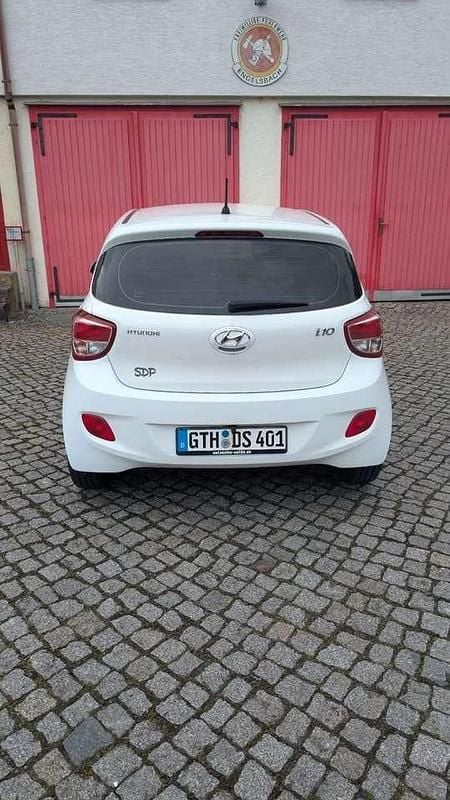 Gebraucht Hyundai i10 67 PS (49 kW) 2014 Weiß Kleinwagen