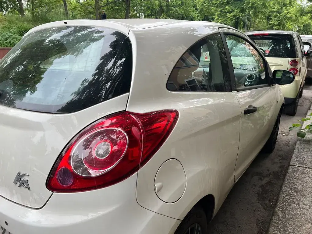 Gebraucht Ford Ka Trend 69 PS (50 kW) 2011 Weiß Kleinwagen