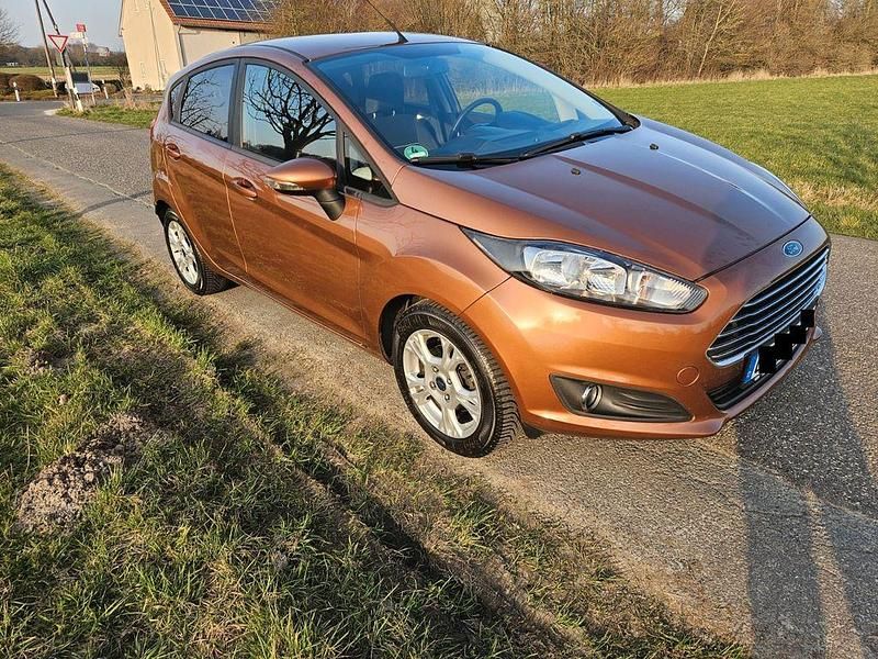 Gebraucht Ford Fiesta 101 PS (74 kW) 2013 Orange Kleinwagen