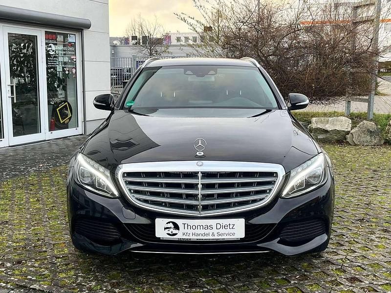 Gebraucht Mercedes C250 204 PS (150 kW) 2014 Obsidianschwarz Kombi