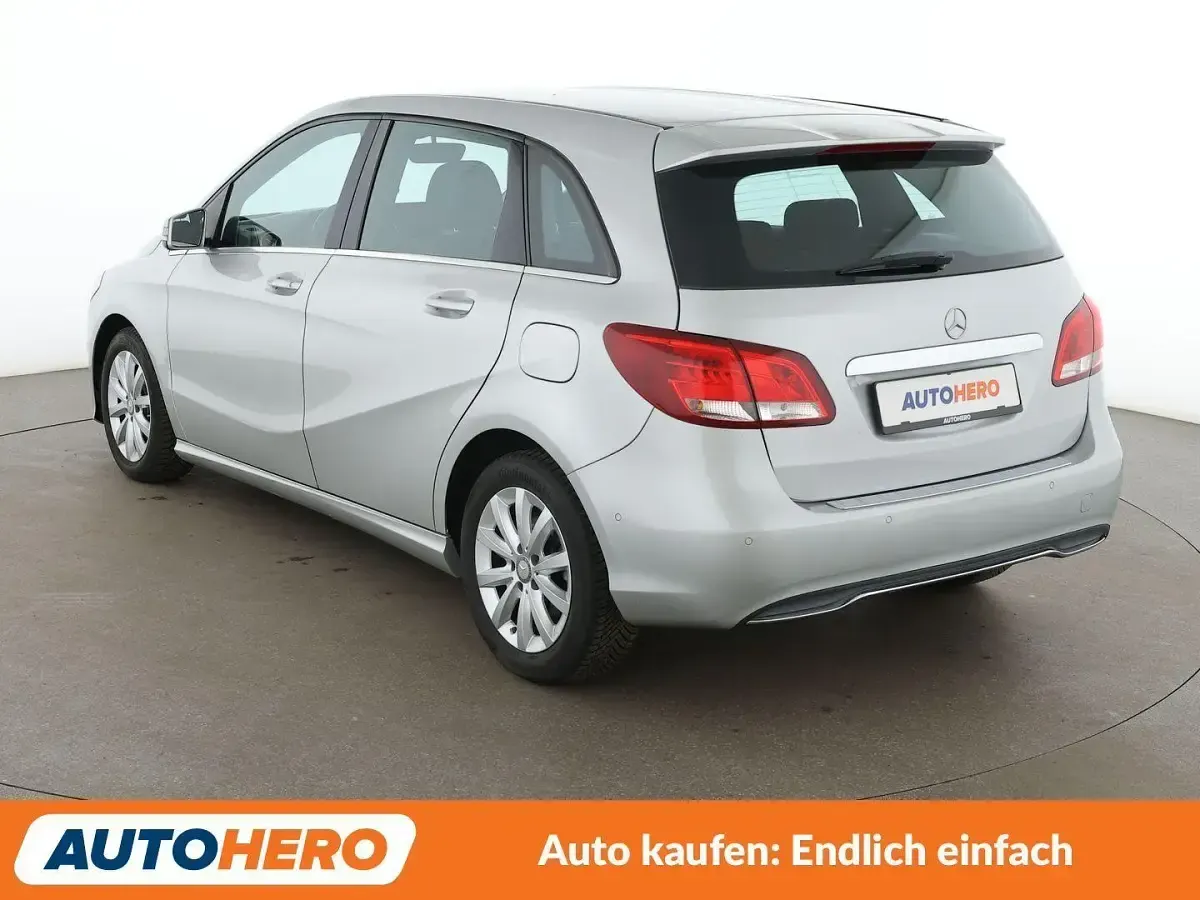 Gebraucht Mercedes B180 Style 122 PS (89 kW) 2016 Grau Kleinwagen