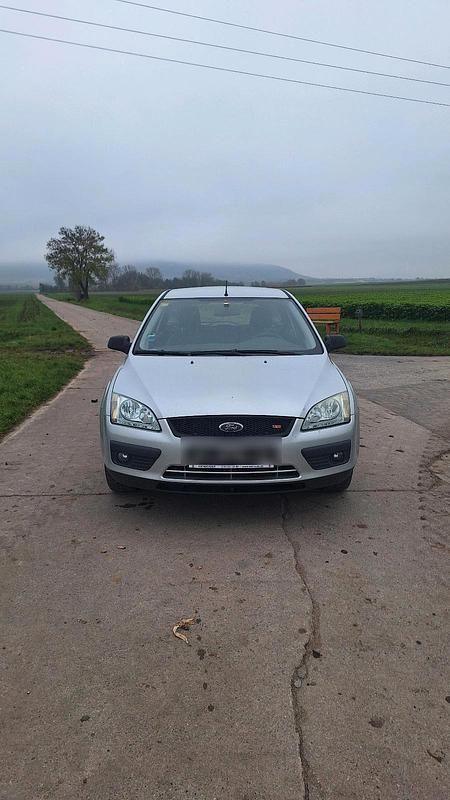Silber Gebraucht 2005 Ford Focus Kombi | 500 € (Superpreis) - Bild 1/4