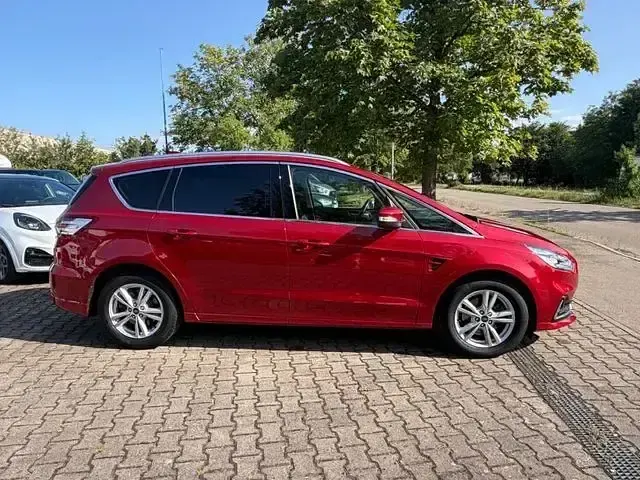 Gebraucht Ford S-MAX Titanium 150 PS (110 kW) 2021 Rot Van / Kleinbus