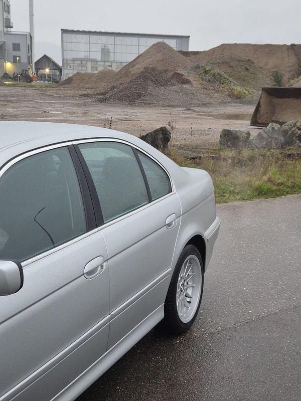 Second-hand BMW 525 192 CP (141 kW) 2001 Albastru Berlinǎ