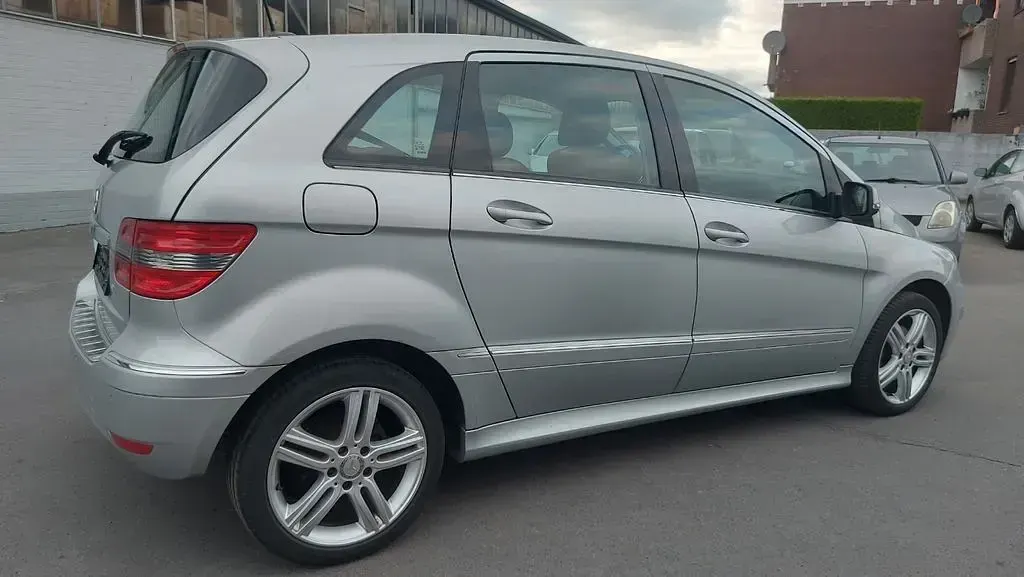 Gebraucht Mercedes B200 Edition 136 PS (100 kW) 2008 Silber Van / Kleinbus