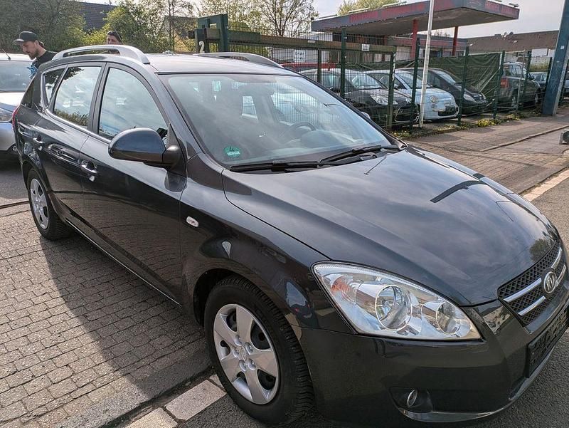 Gebraucht Kia Ceed Sportswagon Vision 109 PS (80 kW) 2009 Grau Kombi