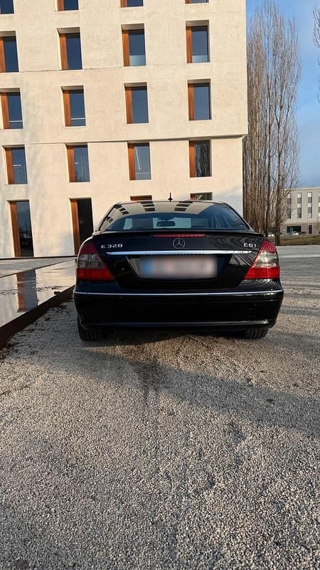 Gebraucht Mercedes E320 224 PS (164 kW) 2008 Schwarz Limousine