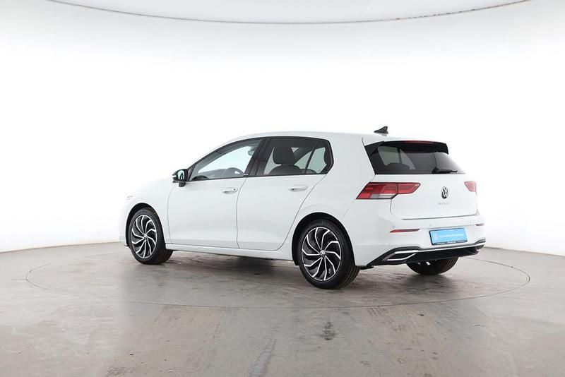 Gebraucht VW Golf VIII Active 150 PS (110 kW) 2022 Weiß Limousine