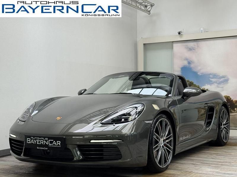 Grün Gebraucht 2025 Porsche 718 Boxster S Cabrio | 93.789 € (Teuer) - Bild 1/4
