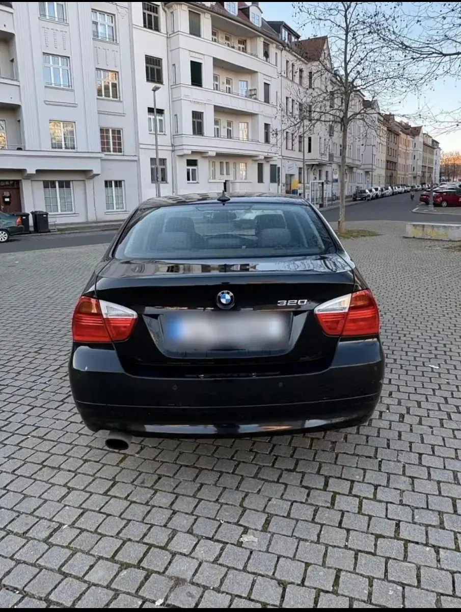 Gebraucht BMW 320 170 PS (125 kW) 2008 Schwarz Limousine