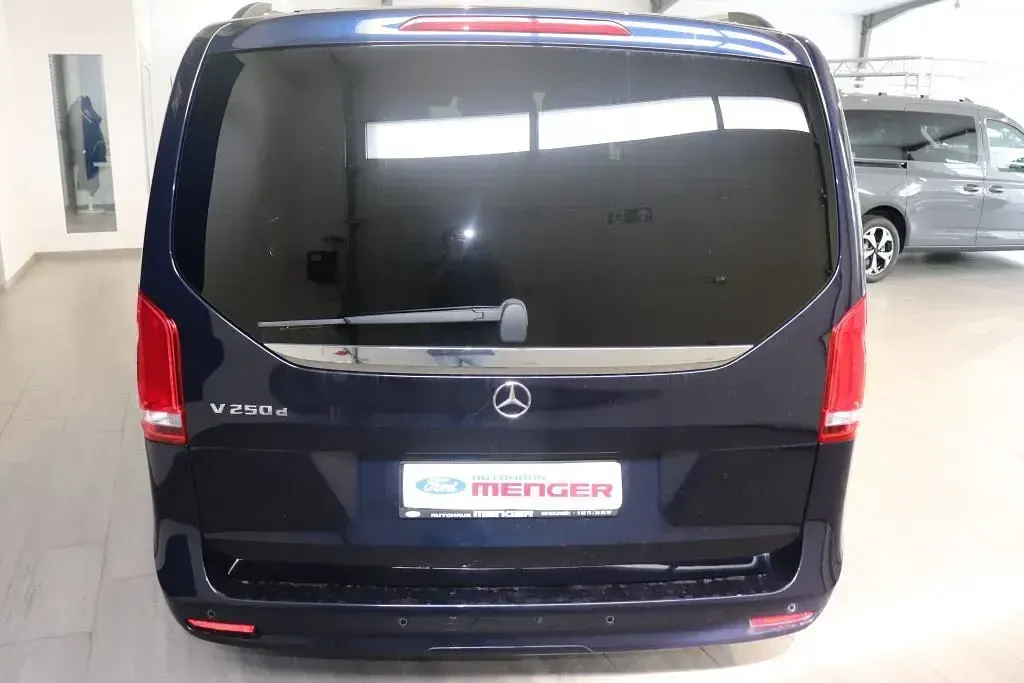 Gebraucht Mercedes V250 Avantgarde Edition 190 PS (139 kW) 2021 Blau Van / Kleinbus