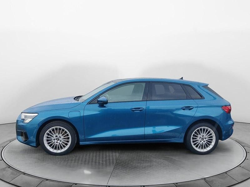Gebraucht Audi A3 Sportback e-tron Ambiente 205 PS (150 kW) 2021 Atollblau metallic Kleinwagen