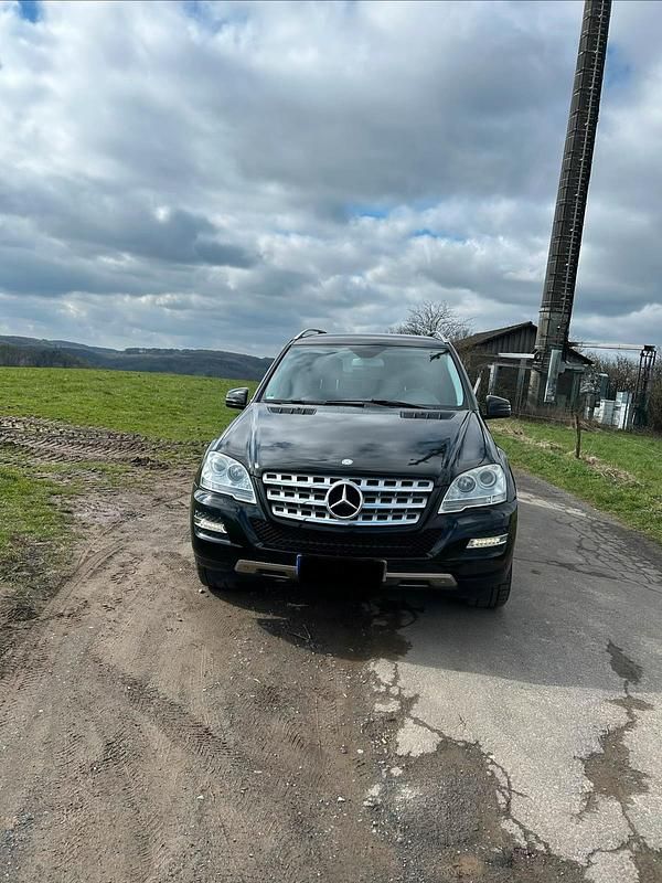 Gebraucht Mercedes ML350 231 PS (169 kW) 2011 Schwarz SUV