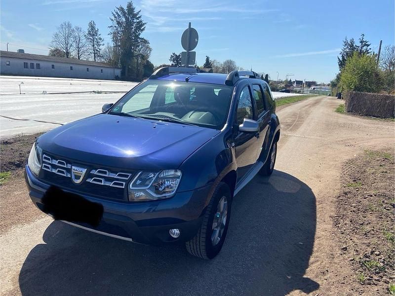 Blau Gebraucht 2016 Dacia Duster Celebration SUV | 9.100 € (Fairer Preis) - Bild 1/4