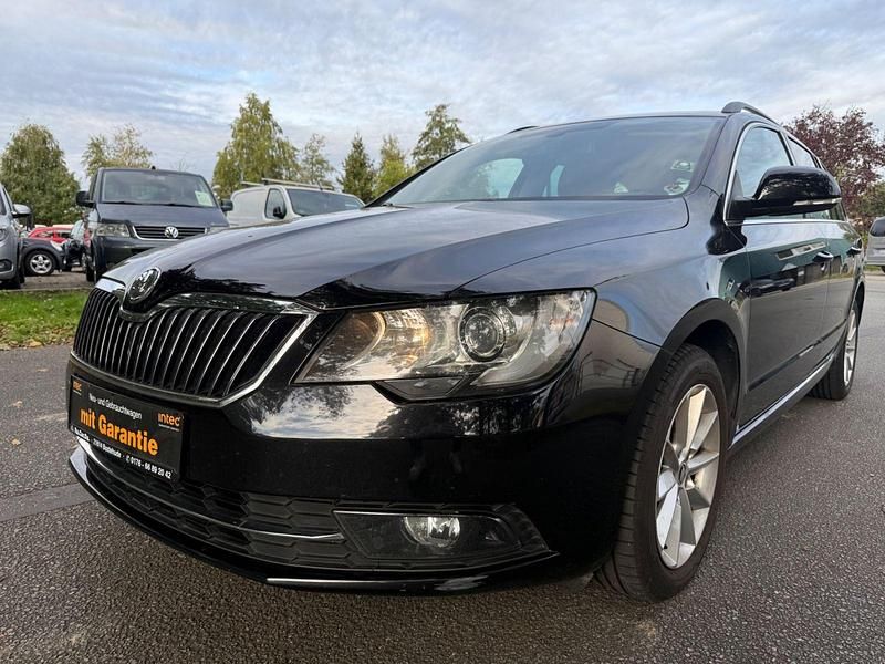 Schwarz Gebraucht 2014 Skoda Superb Ambition Kombi | 7.900 € (Guter Preis) - Bild 1/4