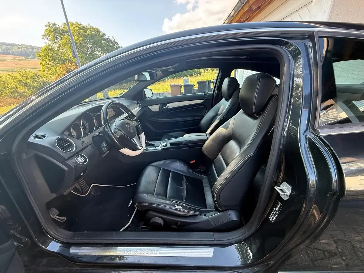 Gebraucht Mercedes C220 170 PS (125 kW) 2011 Schwarz Coupé