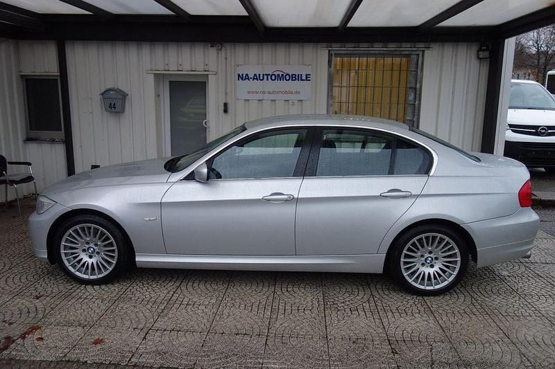 Gebraucht BMW 325 218 PS (160 kW) 2010 Silber Limousine