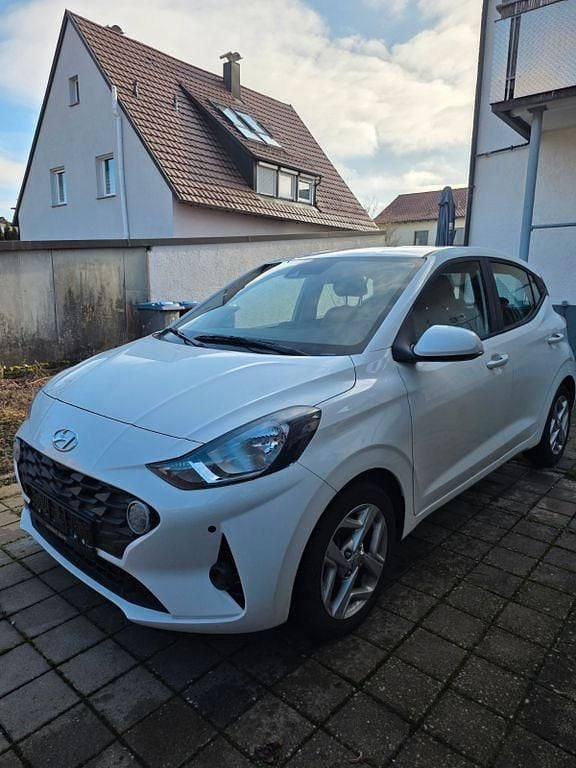 Gebraucht Hyundai i10 GO! 67 PS (49 kW) 2023 Weiß Kleinwagen