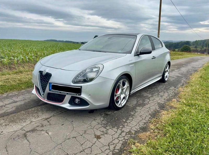 Gebraucht Alfa Romeo Giulietta Quadrifoglio Verde 175 PS (128 kW) 2014 (silverstone grau) Limousine