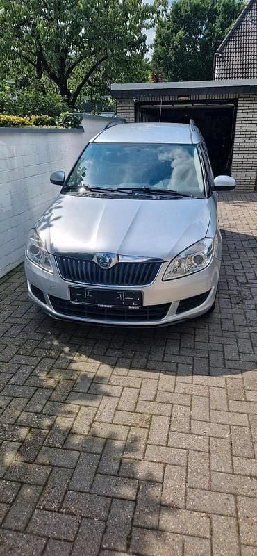 Silber Gebraucht 2010 Skoda Roomster Kombi | 2.200 € - Bild 1/4