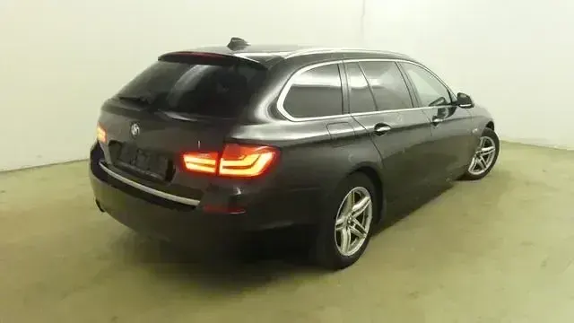 Gebraucht BMW 520 184 PS (135 kW) 2011 Black sapphire metallic Kombi