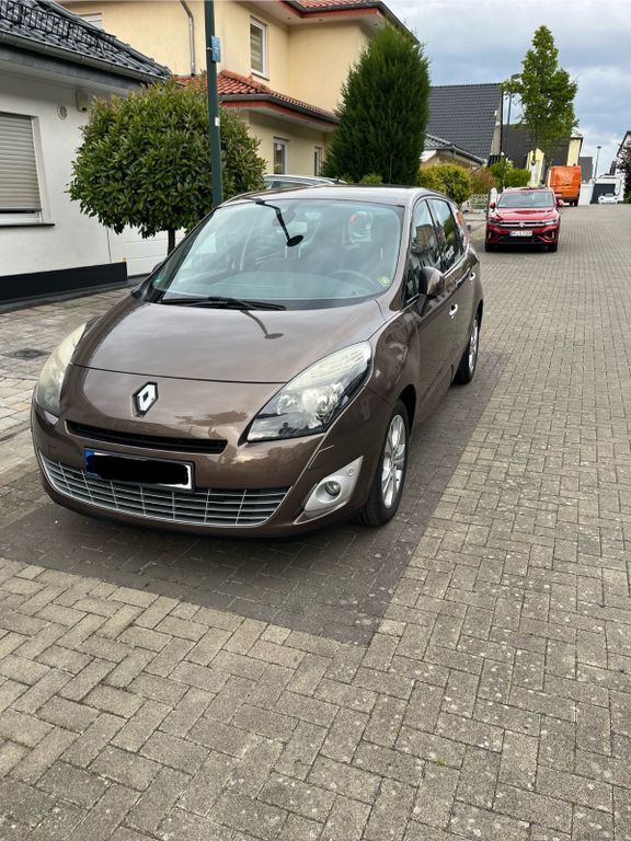 Braun Gebraucht 2011 Renault Scénic III Van / Kleinbus | 4.099 € (Fairer Preis) - Bild 1/4