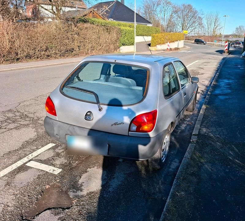 Gebraucht Ford Fiesta 60 PS (44 kW) 1998 Silber Kleinwagen