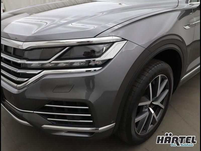 Gebraucht VW Touareg Elegance 381 PS (280 kW) 2021 Siliziumgrau (grey), metallic SUV