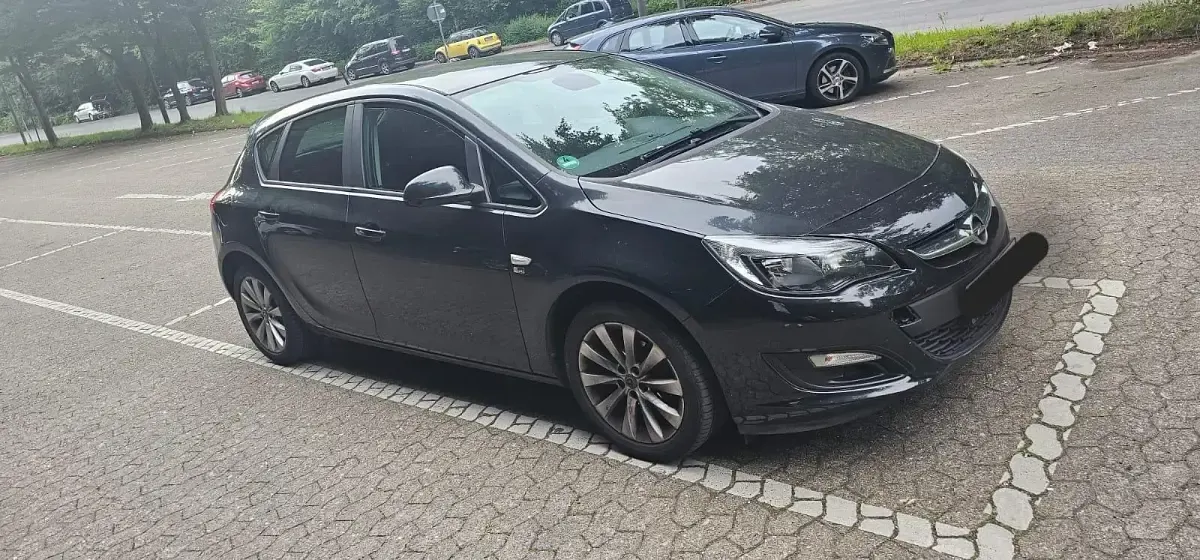 Gebraucht Opel Astra 120 PS (88 kW) 2012 Schwarz Kleinwagen