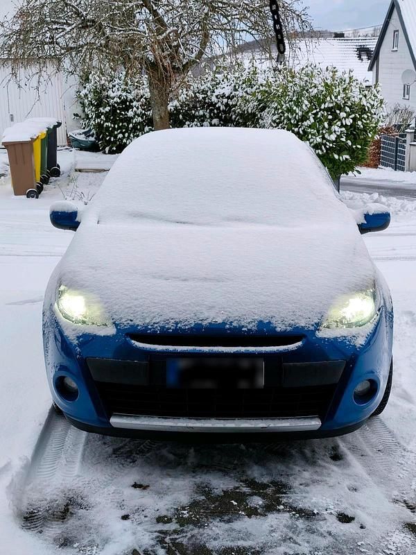 Gebraucht Renault Clio II 105 PS (77 kW) 2011 Blau Kleinwagen