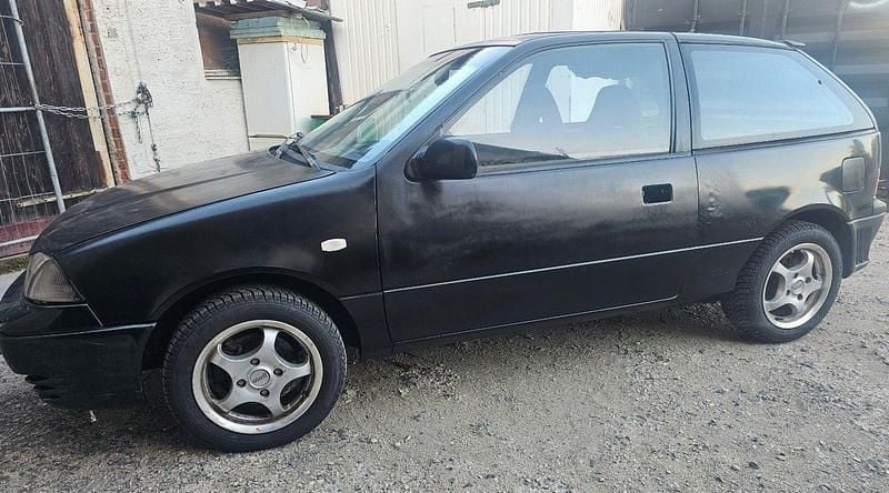 Usata Suzuki Swift 101 CV (74 kW) 1990 Nero Berlina