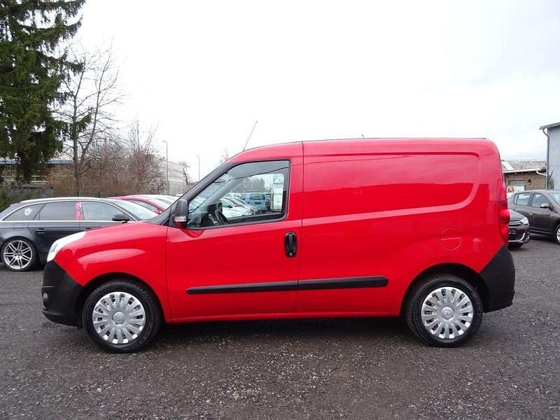 Usado Opel Combo 90 HP (66 kW) 2015 Vermelho Monovolume