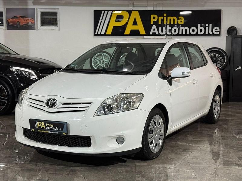 Weiß Gebraucht 2011 Toyota Auris Life Limousine | 4.999 € (Fairer Preis) - Bild 1/4