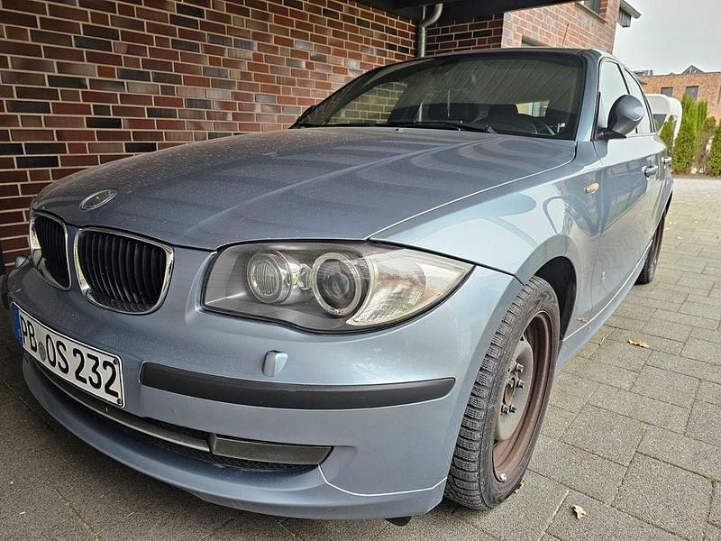 Blau Gebraucht 2009 BMW 116 Kleinwagen | 4.900 € (Fairer Preis) - Bild 1/4