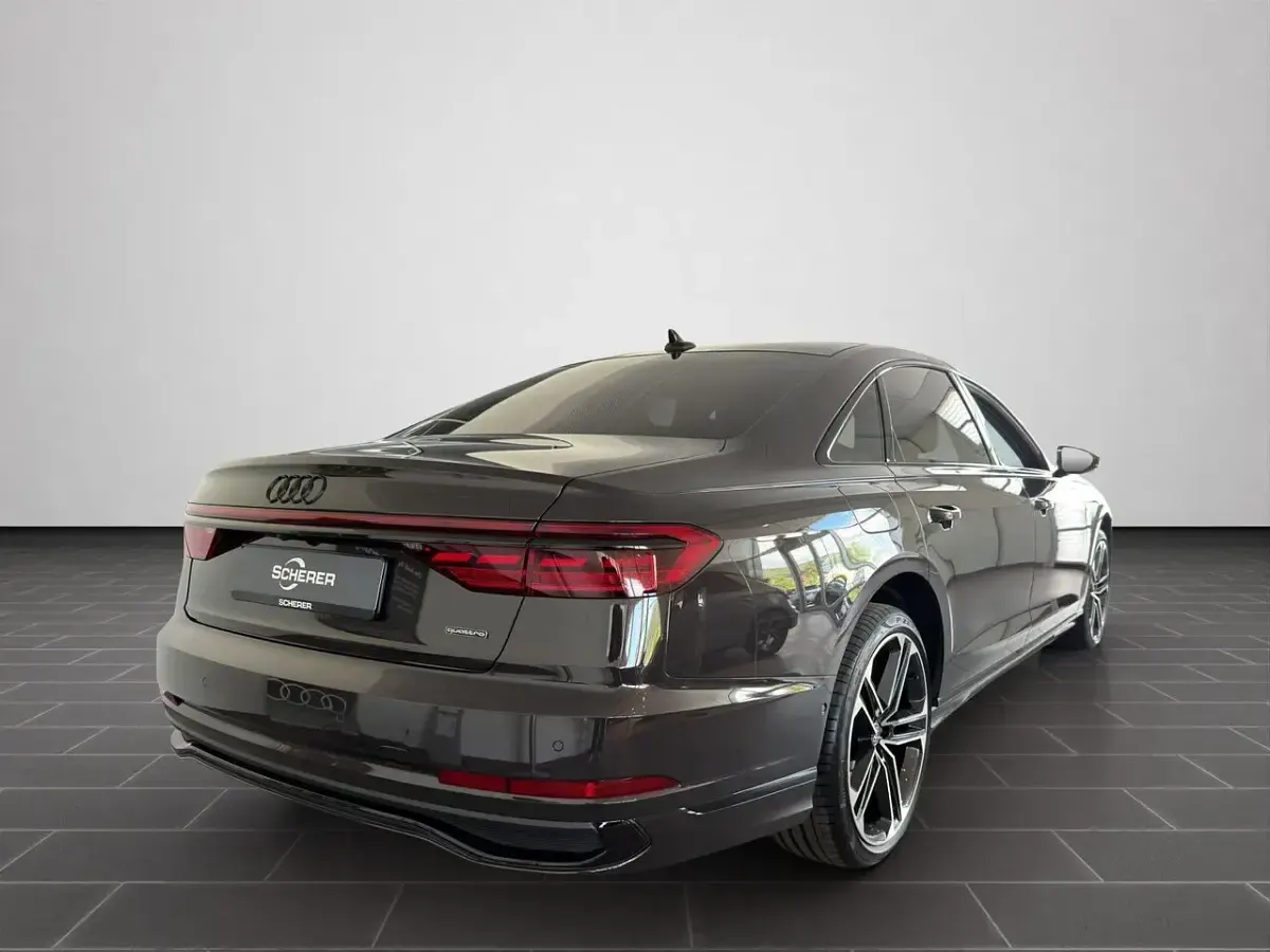 Neu Audi A8 Ambiente 286 PS (210 kW) 2026 Madeirabraun metallic (metallic) Limousine