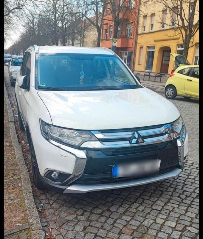 Weiß Gebraucht 2017 Mitsubishi Outlander SUV | 13.000 € (Guter Preis) - Bild 1/4
