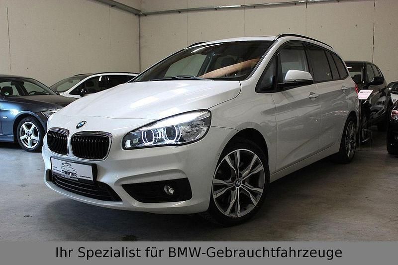 Mineralweiss Gebraucht 2016 BMW 220 Gran Tourer Sport Line Van / Kleinbus | 17.799 € (Fairer Preis) - Bild 1/4