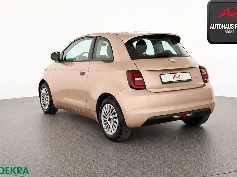 Gebraucht Fiat 500e 86 kW (118 PS) 2023 Colore esterno (rose gold) Limousine