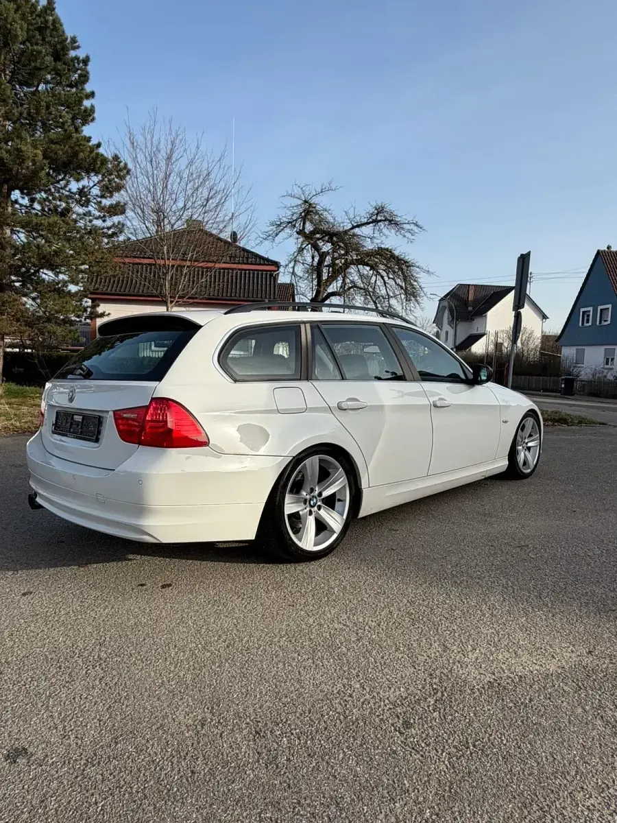 Gebraucht BMW 325 218 PS (160 kW) 2008 Schwarz Kombi