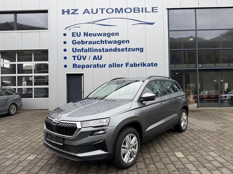 Grau Gebraucht 2024 Skoda Karoq SUV | 25.800 € (Superpreis) - Bild 1/4