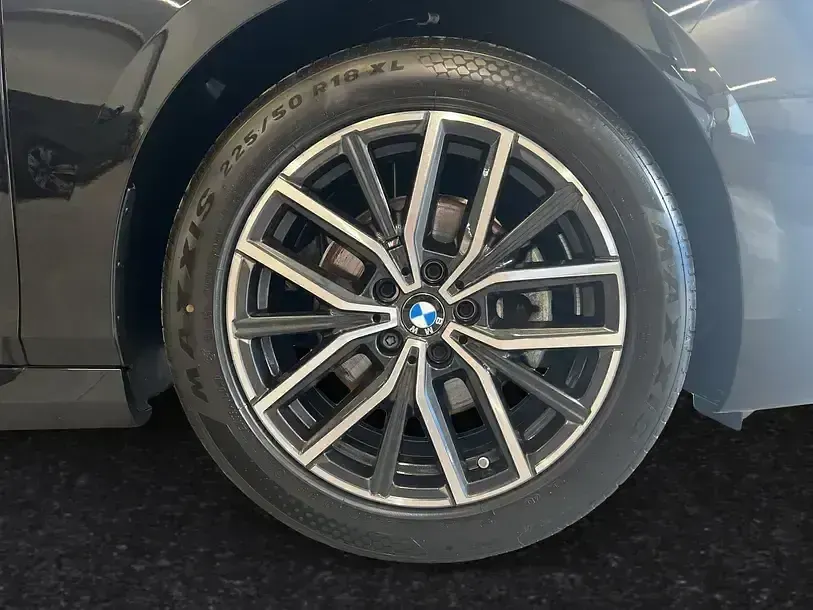 Gebraucht BMW 220 Active Tourer M Sport 163 PS (119 kW) 2025 Saphirschwarz Van / Kleinbus