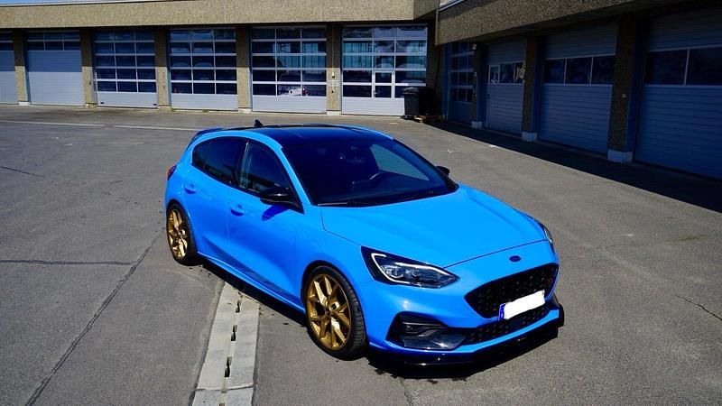 Blau Gebraucht 2022 Ford Focus ST Limousine | 29.999 € (Fairer Preis) - Bild 1/4