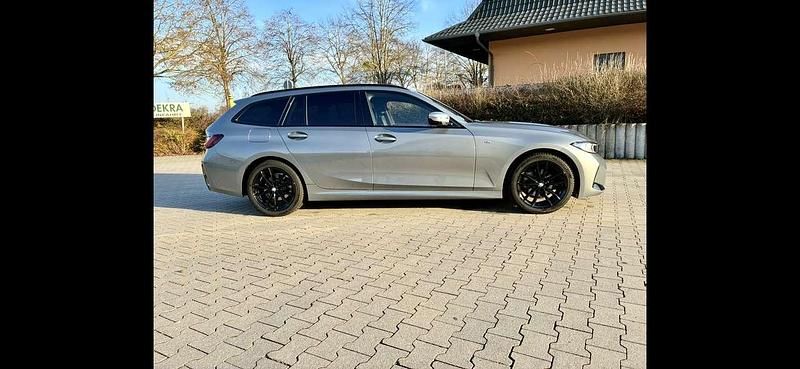 Gebraucht BMW 318 M Sport 156 PS (114 kW) 2024 Grau Kombi