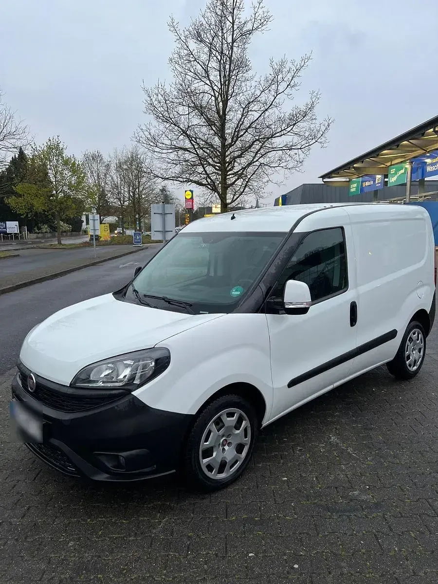 Gebraucht Fiat Doblò Lounge 95 PS (69 kW) 2018 Weiß Van / Kleinbus