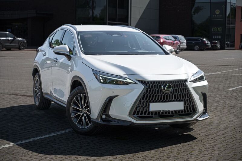 Weiß Gebraucht 2024 Lexus NX350h Business Edition SUV | 48.999 € (Guter Preis) - Bild 1/4